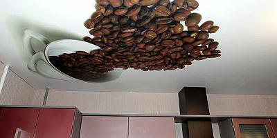 Натяжной потолок с фотопечатью кофе для кухни на 6 квадратов