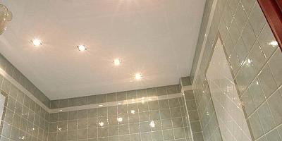 Сатиновый натяжной потолок в ванную на 6 квадратных метров