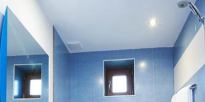 Натяжной сатиновый потолок для ванной комнаты на 5 квадратных метров белого цвета