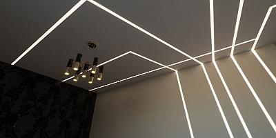 Натяжной потолок световые линии в спальню на 12 квадратных метров