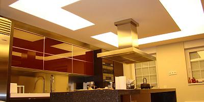 Светопроводящий натяжной потолок на кухню 6 кв.м