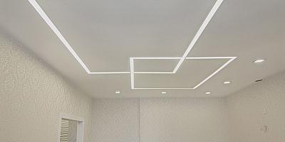 Натяжной потолок световые линии в спальню белого цвета 15 кв.м
