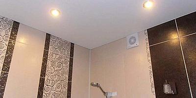 Белый сатиновый натяжной потолок в ванную комнату 5 кв.м