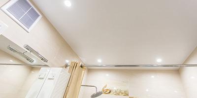 Натяжной матовый потолок в ванную комнату белого цвета 9 кв.м